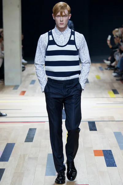 Look 11